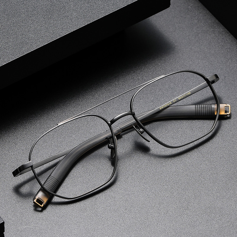 Essilor 依视路